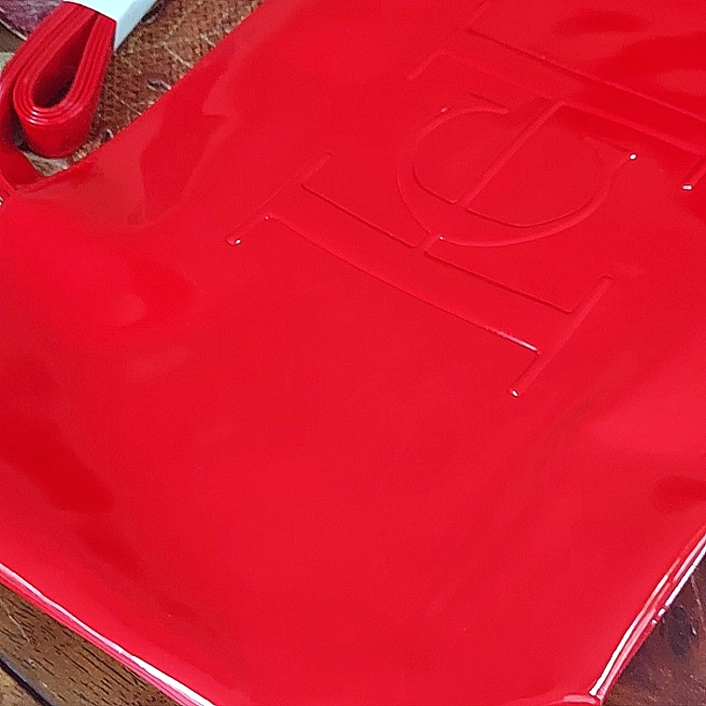 β€NWT Pretty in Red Schick Carolina Herrera Gloss Tote 12*20.5" - Picture 11 of 11